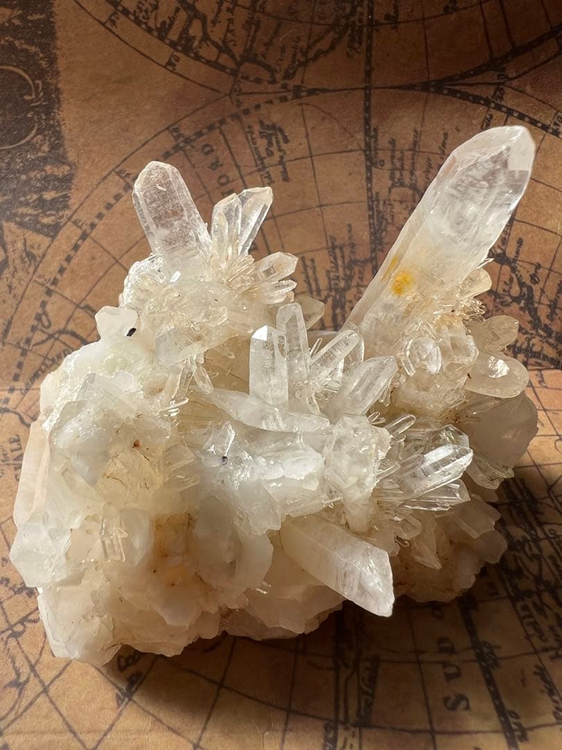 龍脈の精髄 ― 水晶「天を指す光の塔」※売上の一部を保護猫活動に使用 龍脈の精髄 ― 水晶「天を指す光の塔」※売上の一部