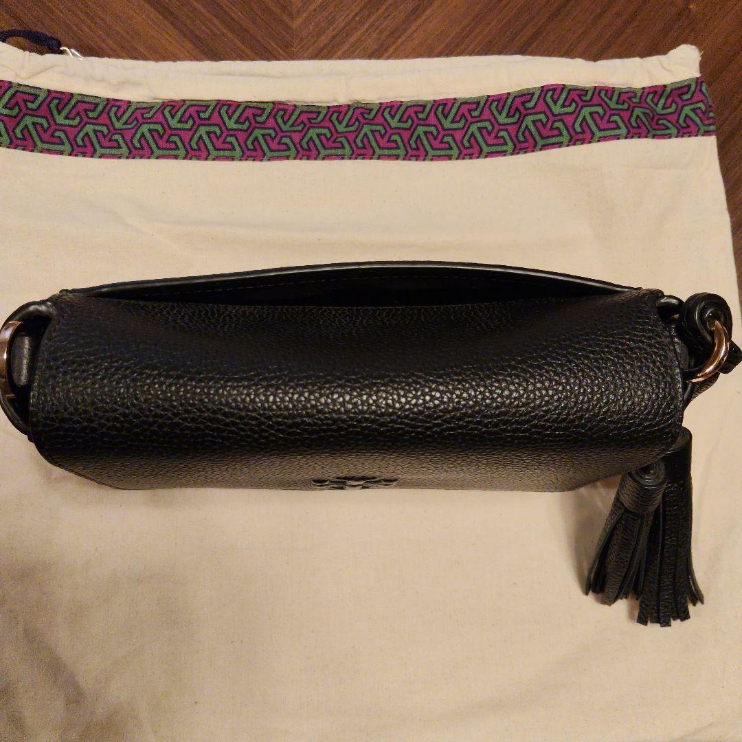 Tory Burch 黒 レザー ショルダーバッグ タッセル付き