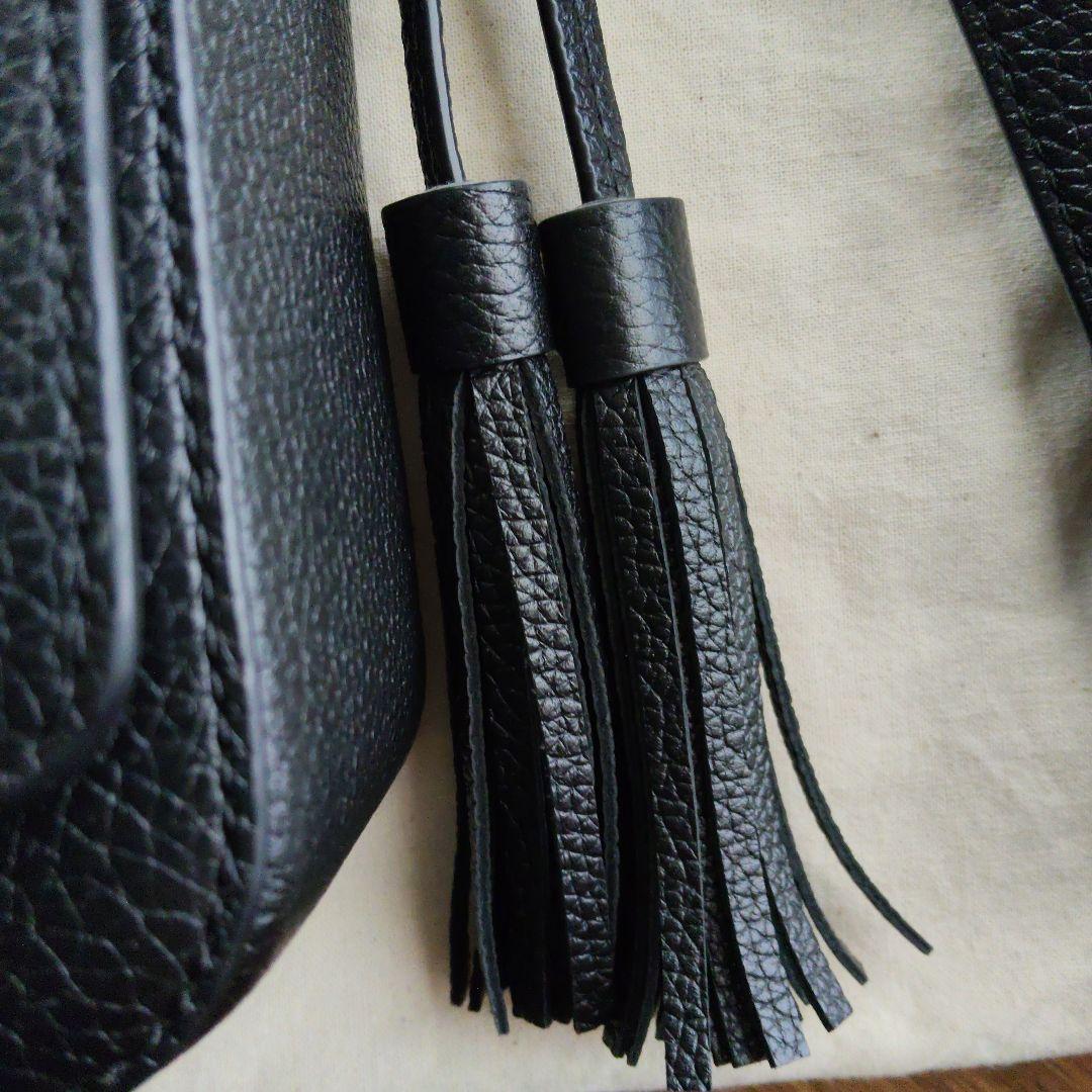 Tory Burch 黒 レザー ショルダーバッグ タッセル付き