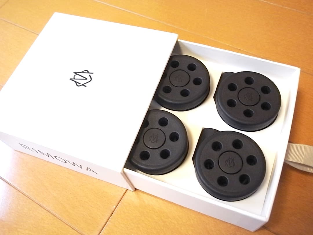 新品未使用 箱入 リモワ 純正ホイール 50mm 4輪用 ブラック ロゴマーク入 新品未使用 箱入 リモワ 純正ホイール 50mm 4輪用 ブラック ロゴマーク入