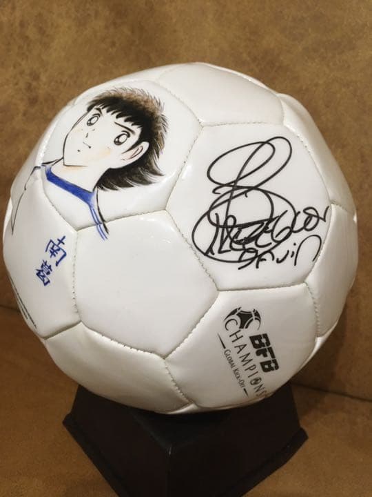 BFB当選品トレゼゲ氏サイン入り　　 キャプテン翼コラボサッカーボール