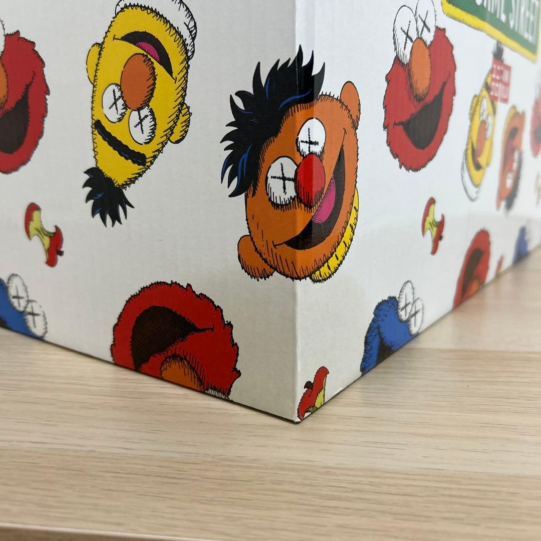 KAWS セサミストリート　UNIQLO ぬいぐるみ