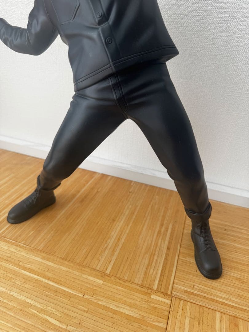 メディコムトイ　フラワーボンバー　バンクシー風ストリートアートフィギュア