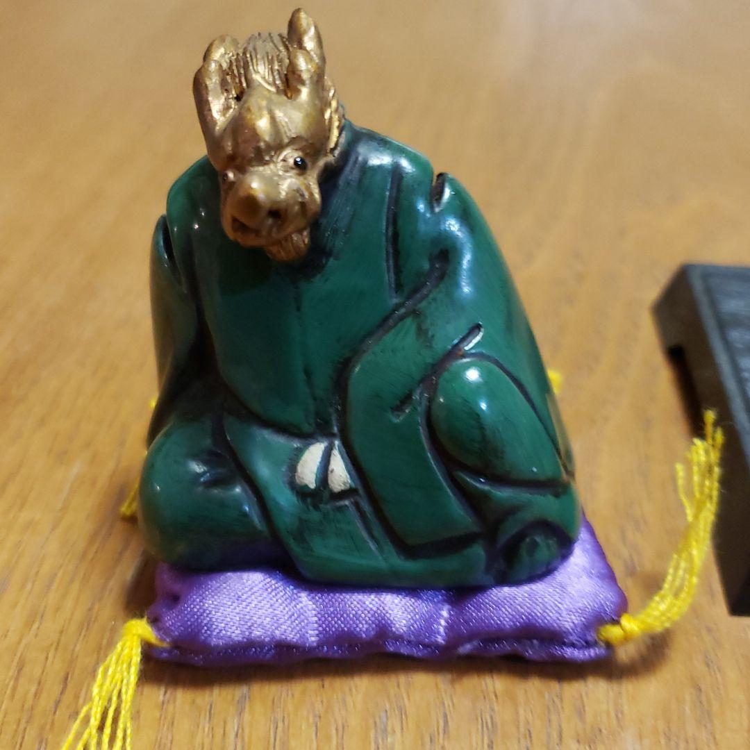 ミニチュア盆栽添配駿河山正龍神人が盆栽を愛でている盆栽byこつこつじい様