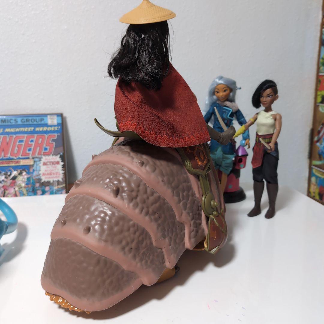 日本未発売 Disney トーキングラーヤとドラゴンの王国 フィギュアセット