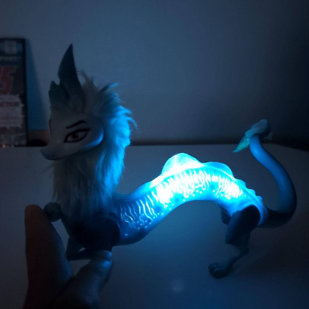 日本未発売 Disney トーキングラーヤとドラゴンの王国 フィギュアセット