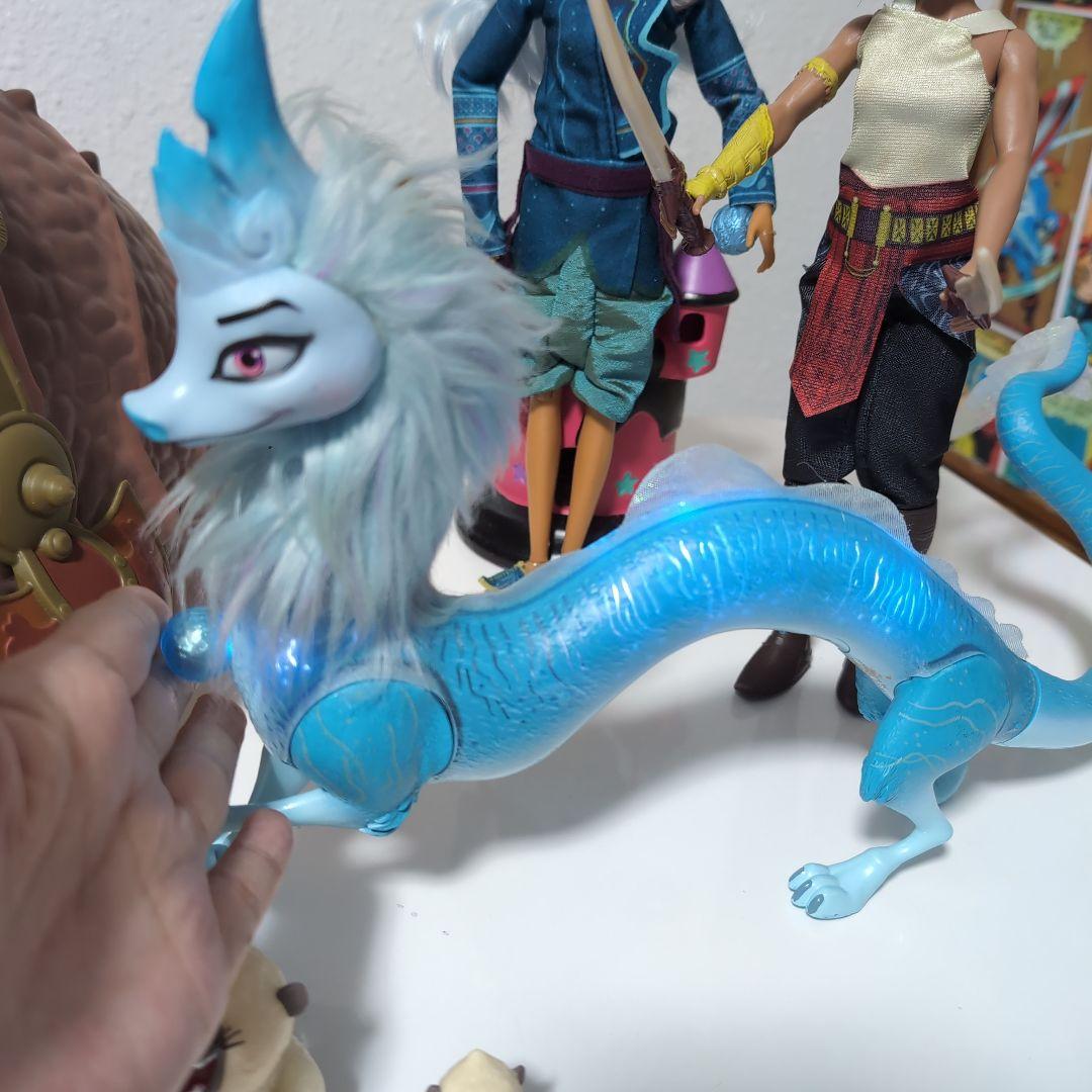 日本未発売 Disney トーキングラーヤとドラゴンの王国 フィギュアセット