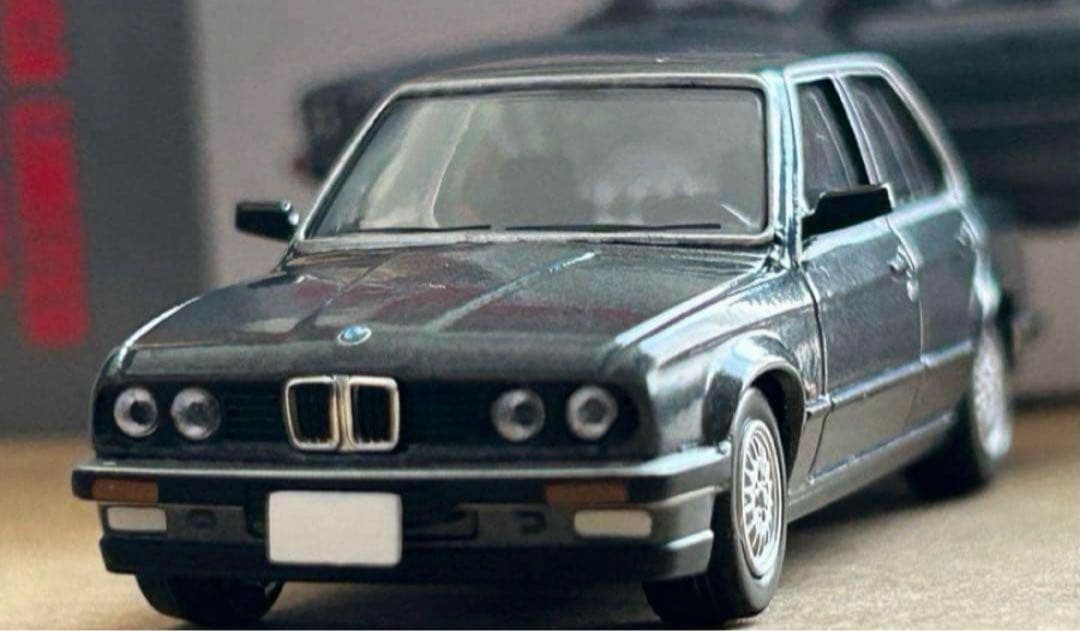 トミカリミテッドヴィンテージネオ BMW 325i 4ドア