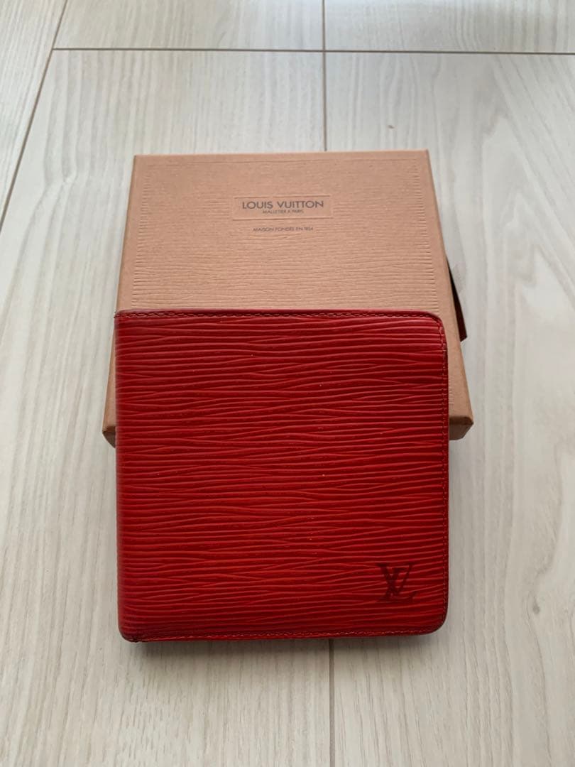 ルイヴィトン エピ赤 二つ折り財布