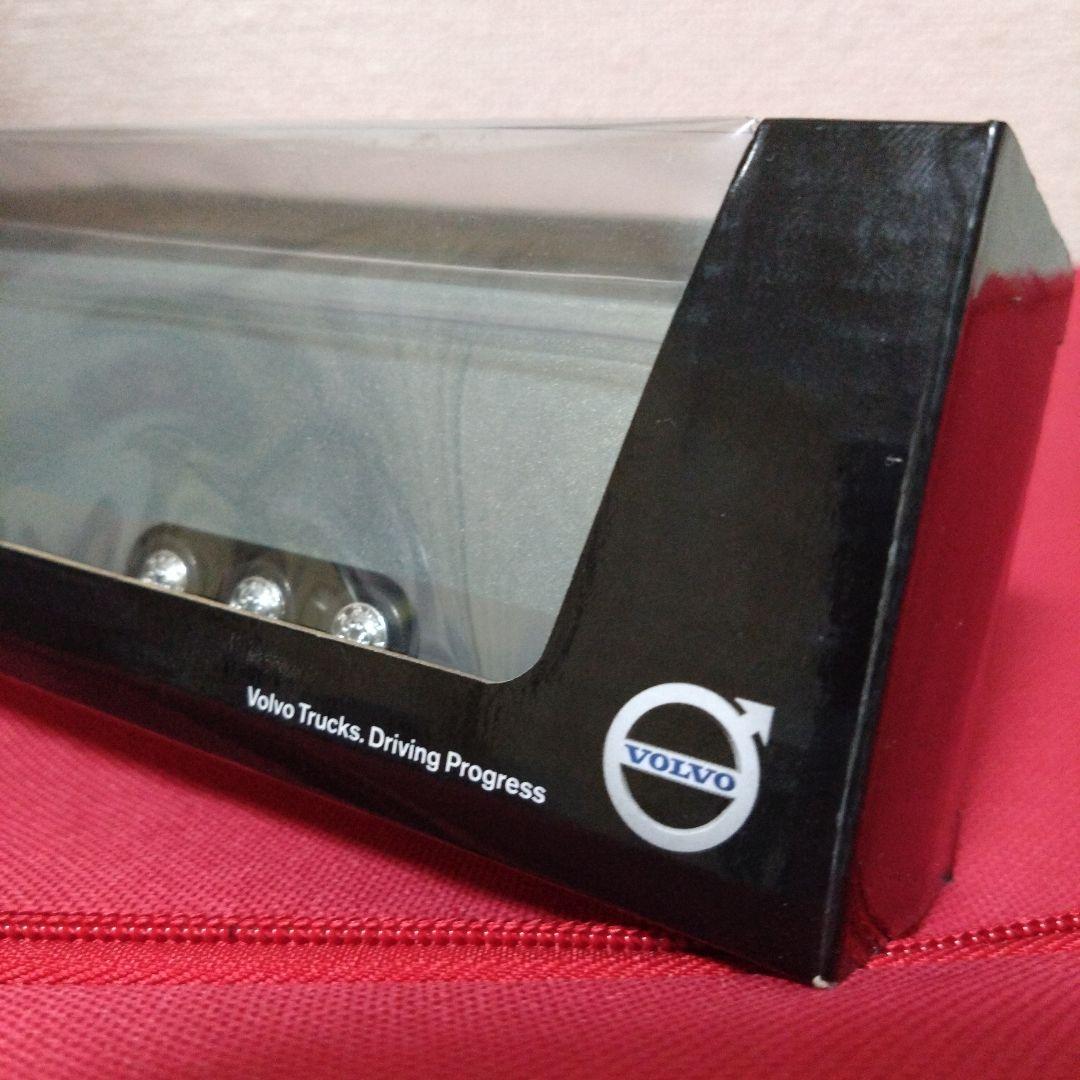 VOLVO FH トラクター&バンセミトレーラー(1/87スケール)