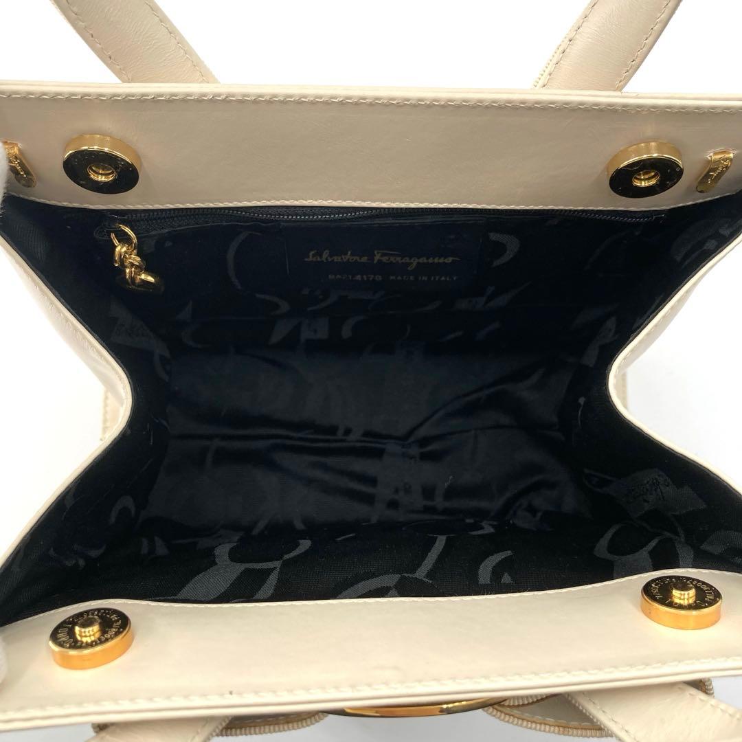 サルヴァトーレフェラガモ ヴァラ 2way レザー ハンドバッグ オフホワイト