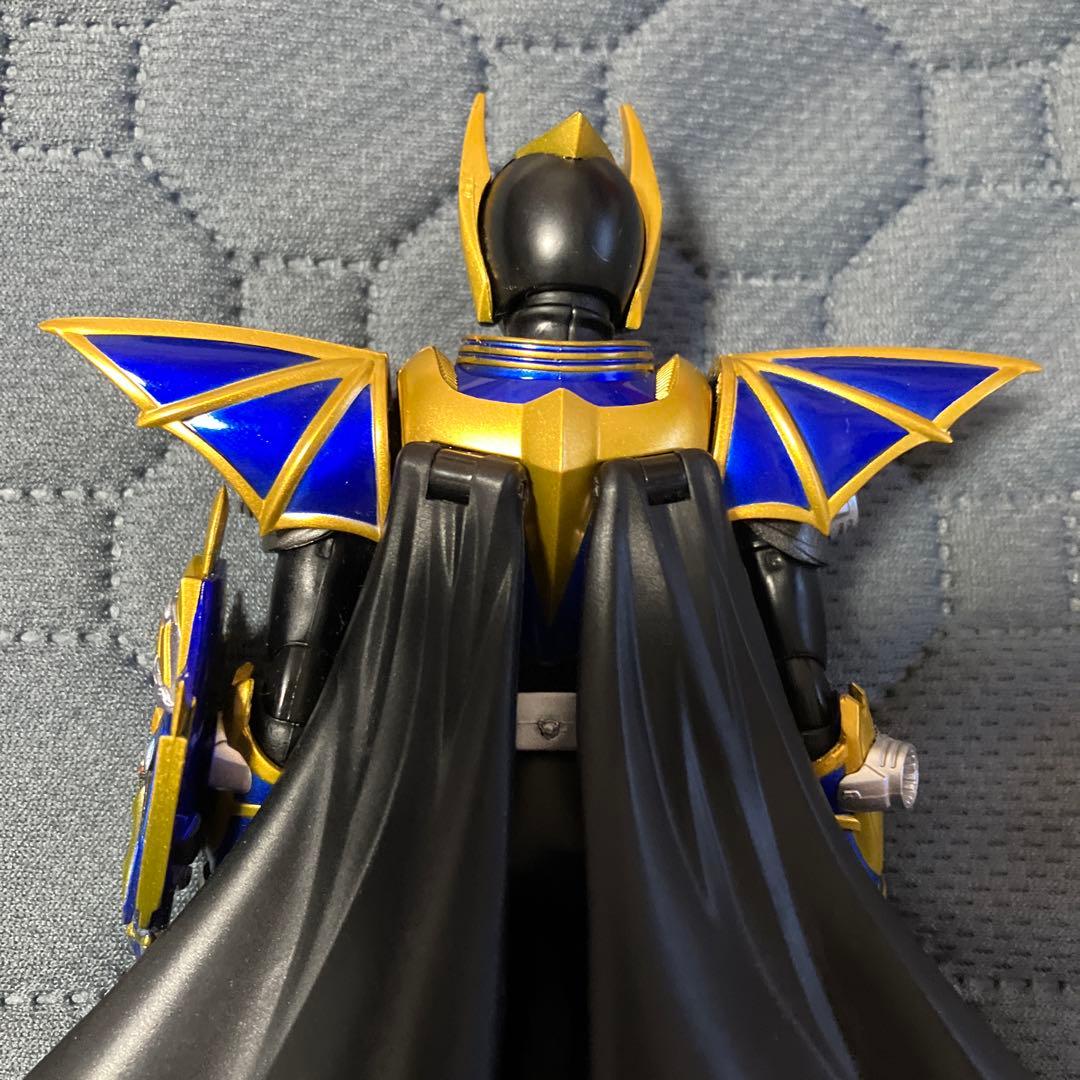 S.H.Figuarts 仮面ライダーナイトサバイブ&ダークレイダーセット