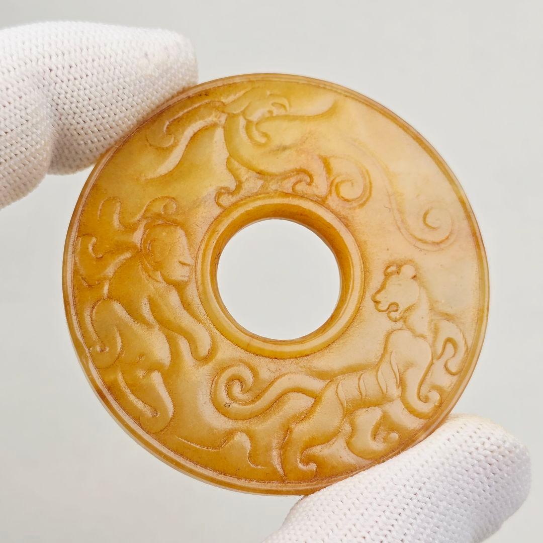 中国骨董 本物高古和田玉 両面陽刻 龍虎人物紋 玉璧 根付 玉佩 美品