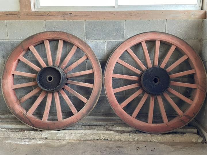 引取限定】アンティーク車輪