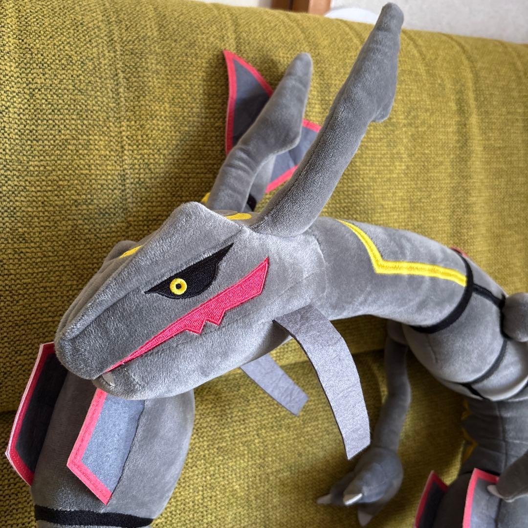 ポケモン一番くじ A賞 黒いレックウザ 抱きぬいぐるみ - メルカリ