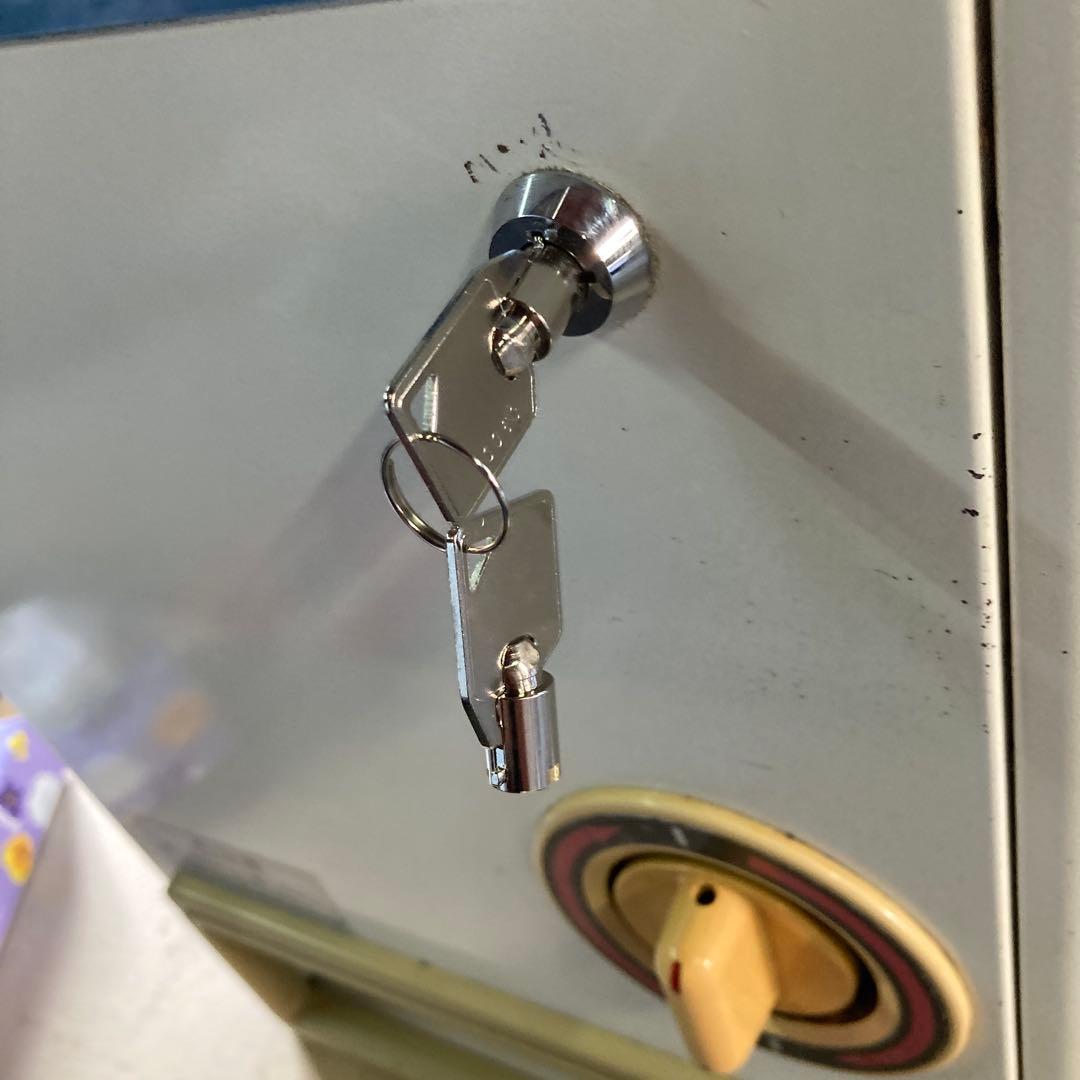 カードガチャ ガチャ機 ガチャマシン 手動式自動販売機 鍵新品 さらに