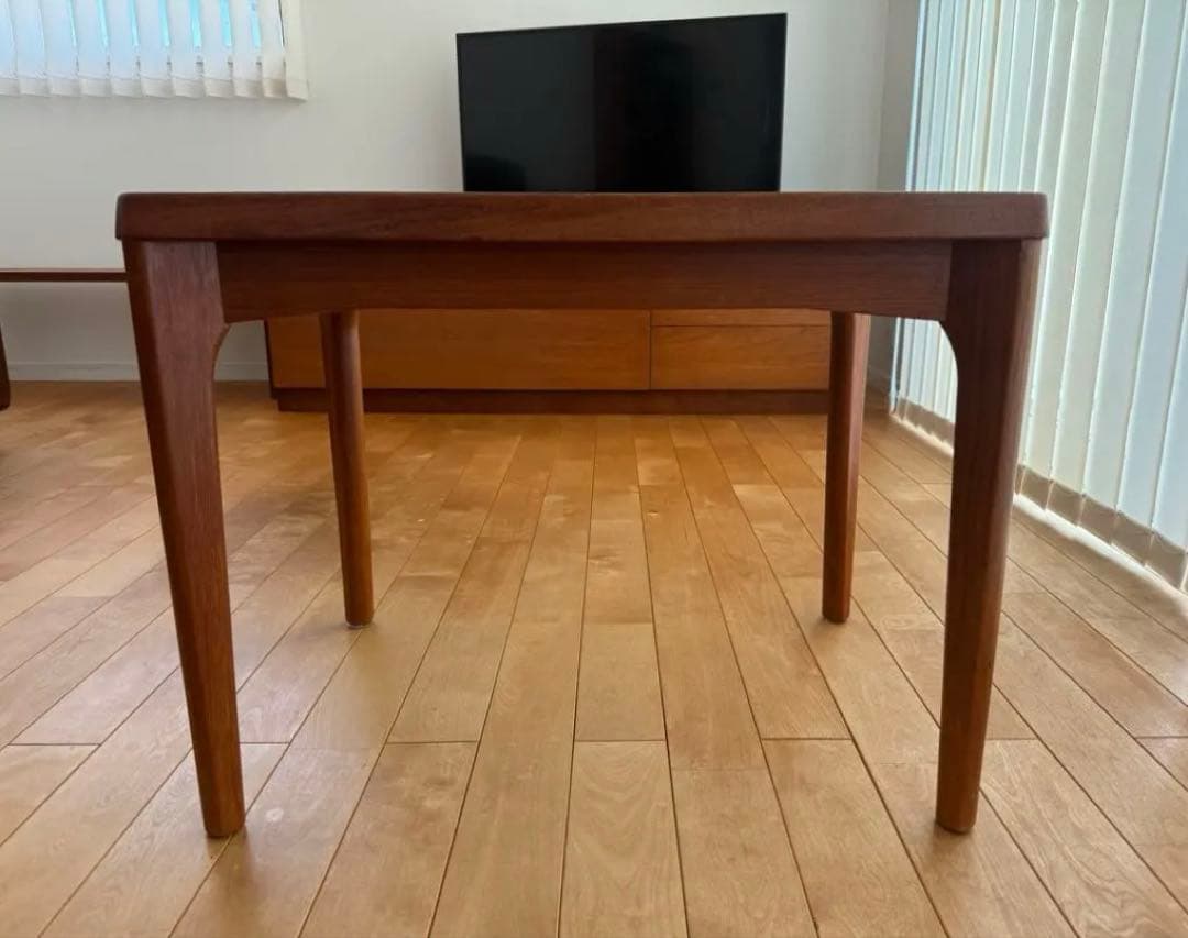 デンマーク 北欧家具 ヴィンテージ ローテーブ ルCHLOROS クロロス 購入 北欧ビンテージ家具ブックシェルフ | スタイリッシュで使い勝手の良い