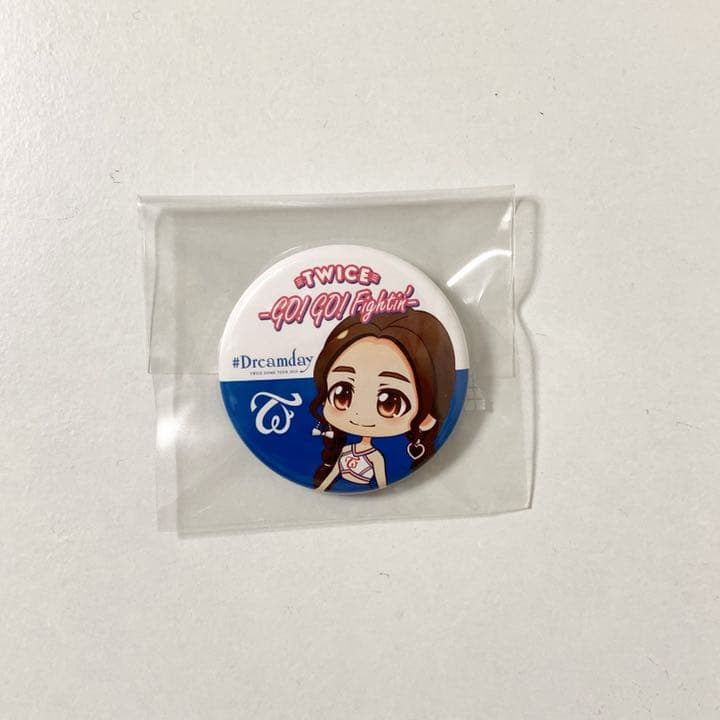 TWICE モモ GO! GO! Fightin' 缶バッジ