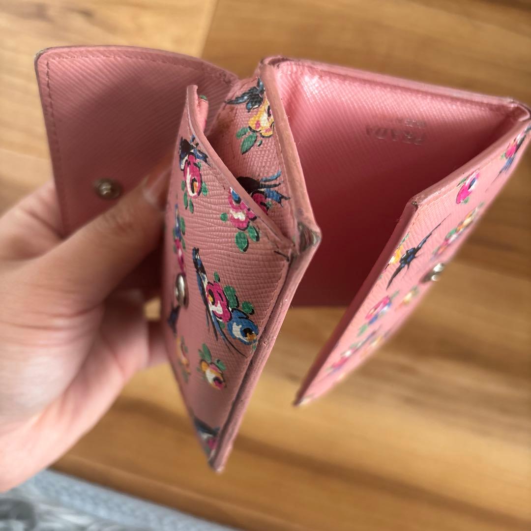ニ*キ様 PRADA 花柄三つ折り財布 箱付き