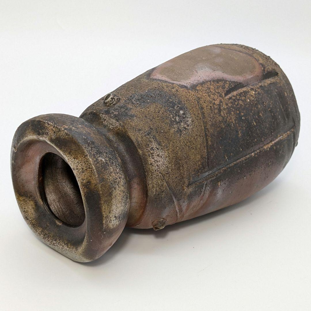 岡山県重要無形文化財 松井與之 備前焼 矢筈口擂座三角花入 共箱共布栞 花瓶