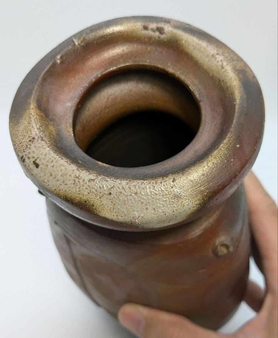 岡山県重要無形文化財 松井與之 備前焼 矢筈口擂座三角花入 共箱共布栞 花瓶