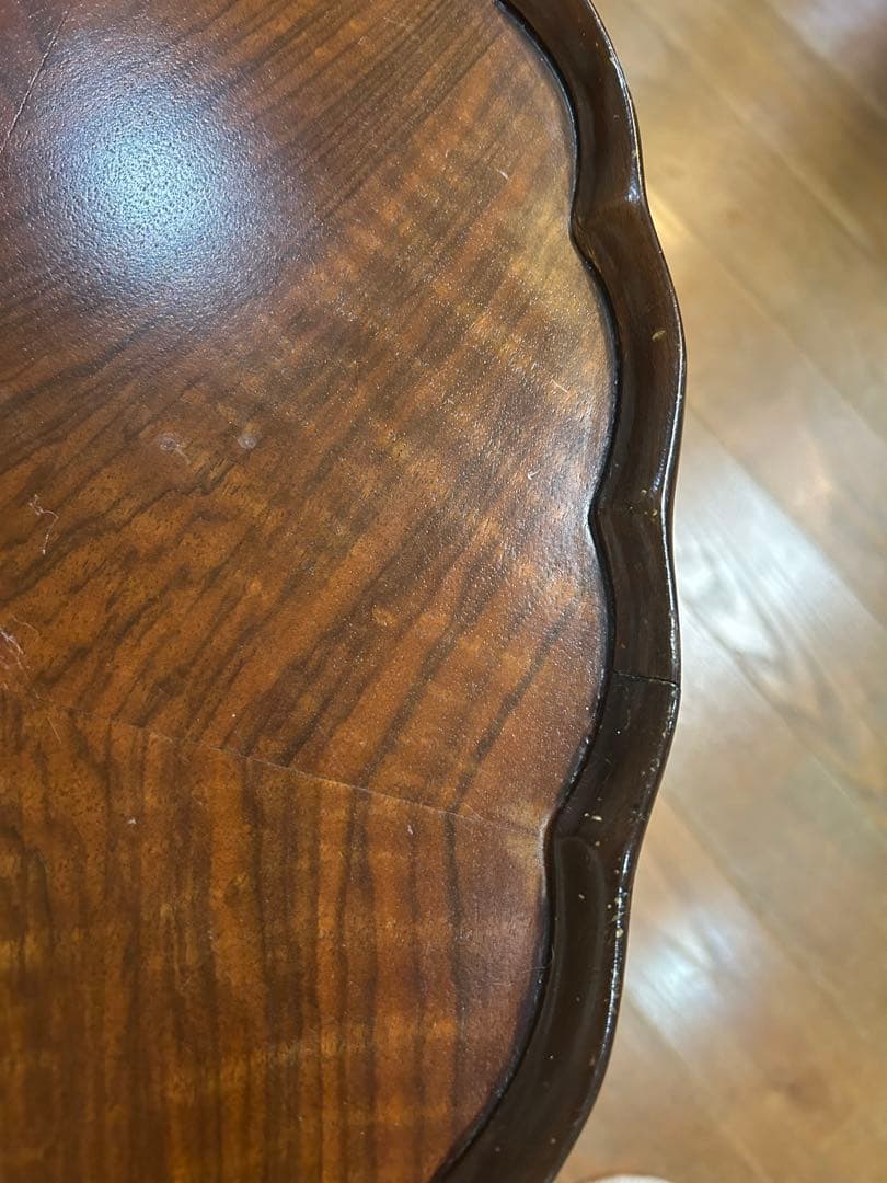 イギリス アンティーク コーヒーテーブル 猫脚 フリルの丸テーブル 墨 丸