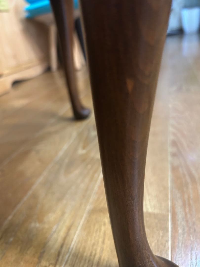 イギリス アンティーク コーヒーテーブル 猫脚 フリルの丸テーブル 墨 丸