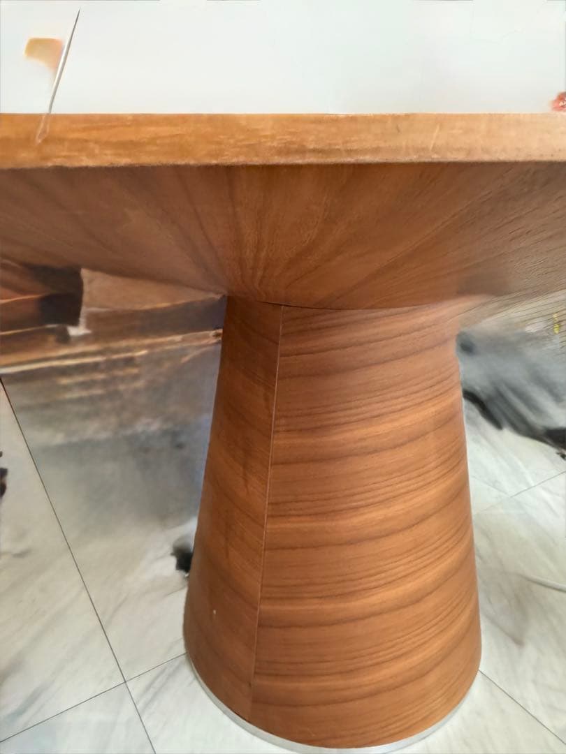 モーダエンカーサ　ダイニングテーブル　テンポ　ラウンド　丸型　細かな傷あり