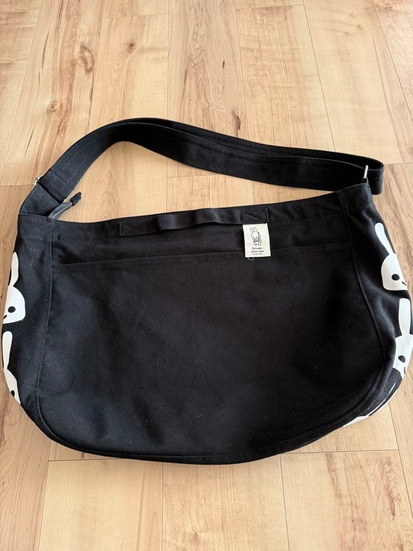 キューン　デザイン ショルダーバッグ　男女兼用