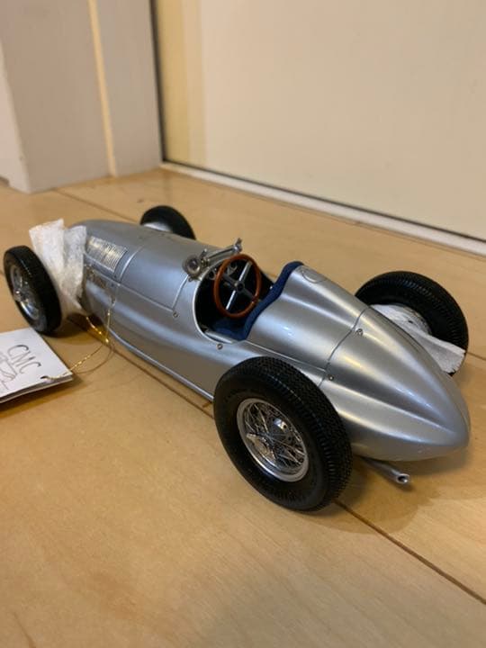 Mercedes Benz W165 1939 1/18スケール