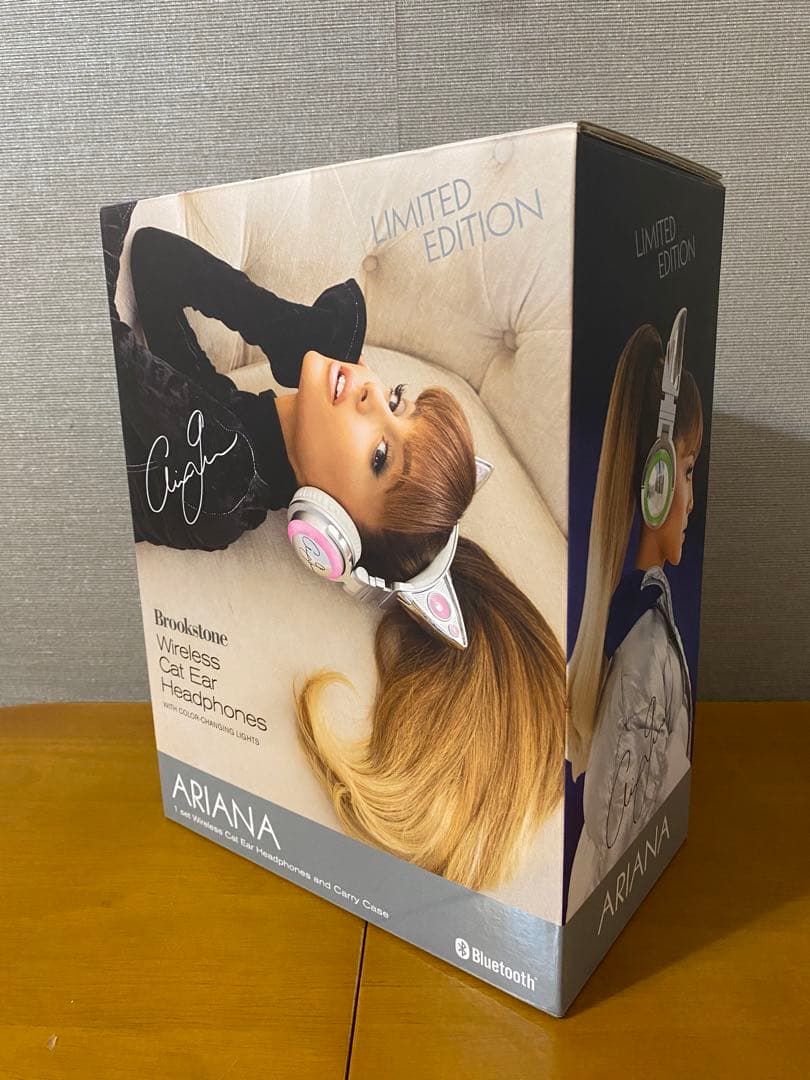 Brookstone アリアナグランデ　猫耳ヘッドホン