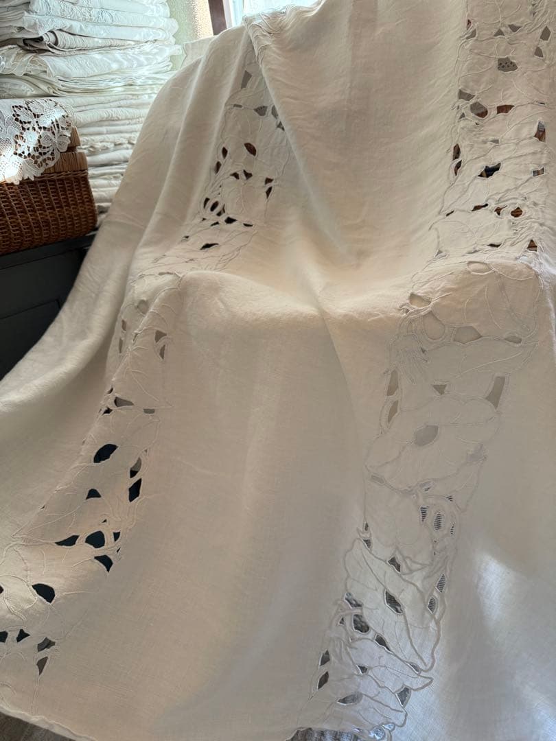 フランスアンティークஐ⋆*くったり素敵なくりぬき刺繍のクロス - メルカリ