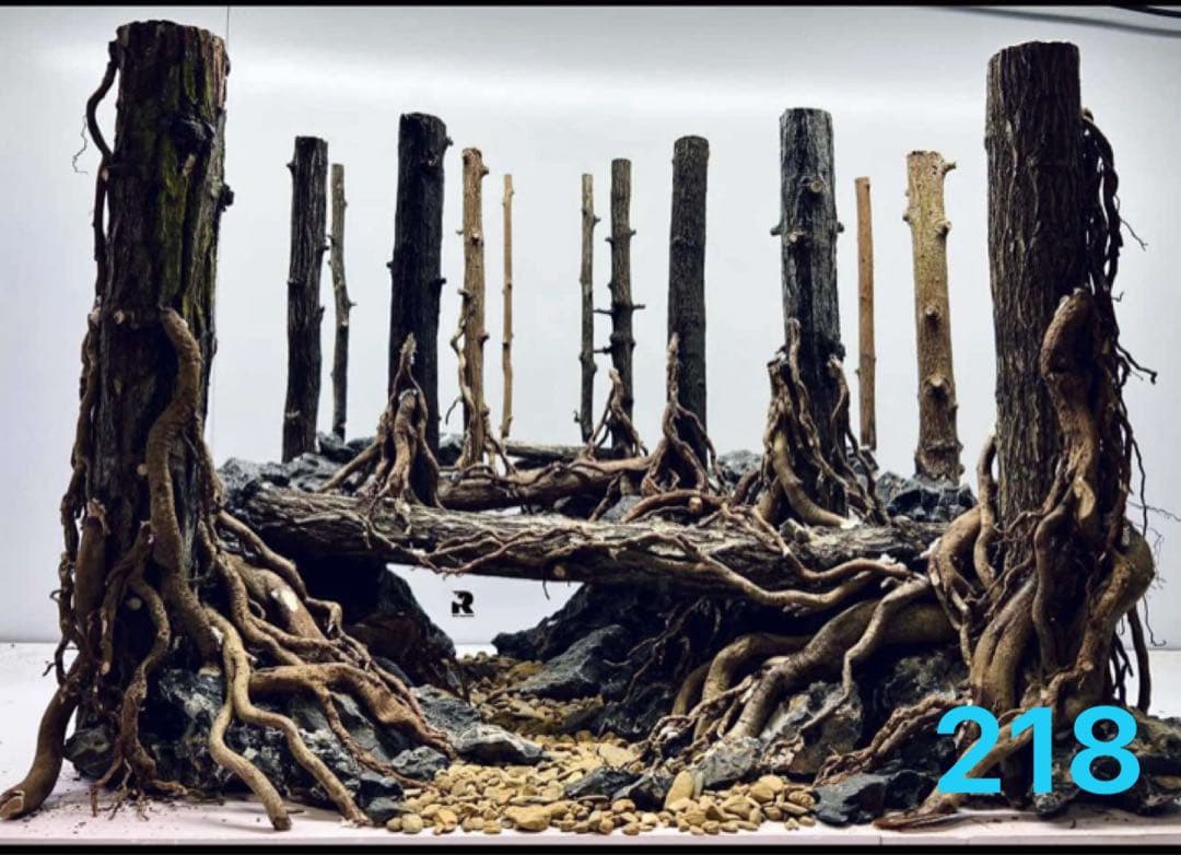 黒塗りの大きな木の枝置物水槽のレイアウトや爬虫類のレイアウトに