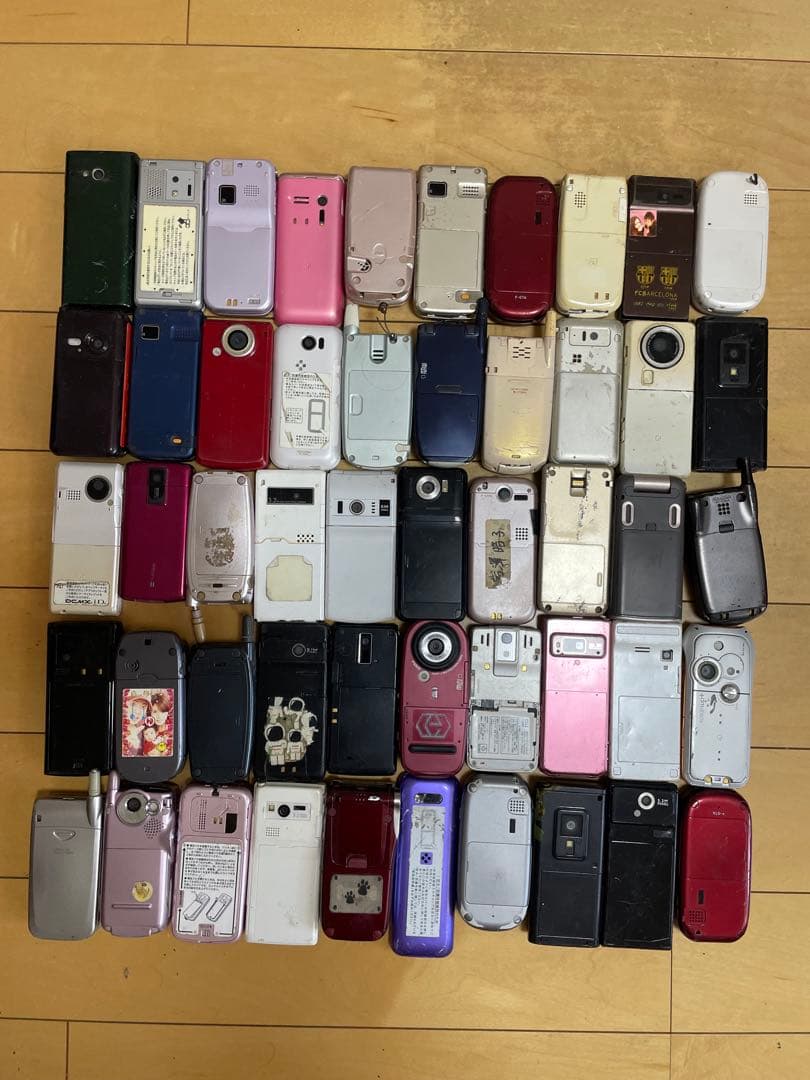 携帯電話 ガラケー 50台 動作未確認 修理、部品取り専用