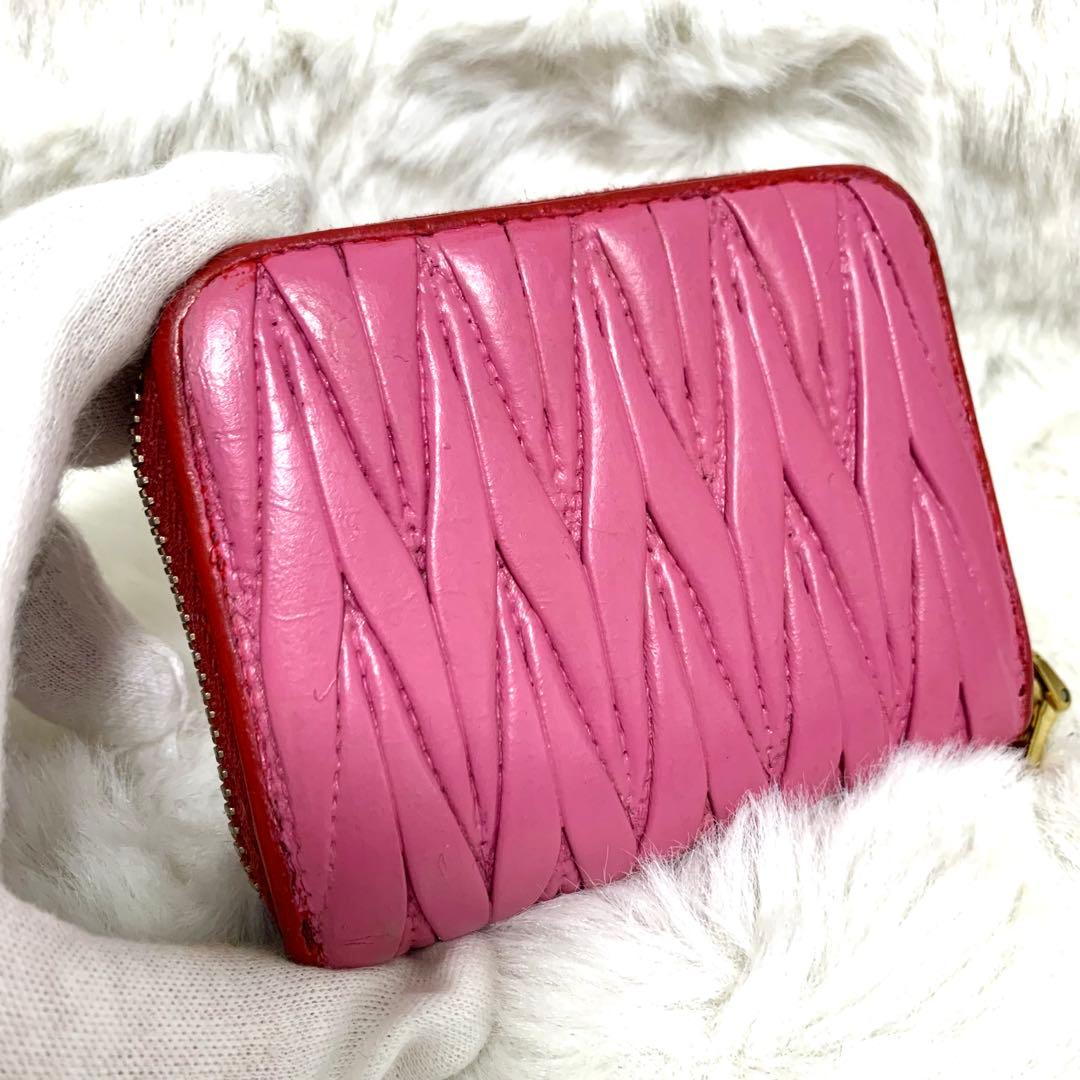 可愛い赤ロゴ　MIUMIU　ミュウミュウ　ケース　バイカラー