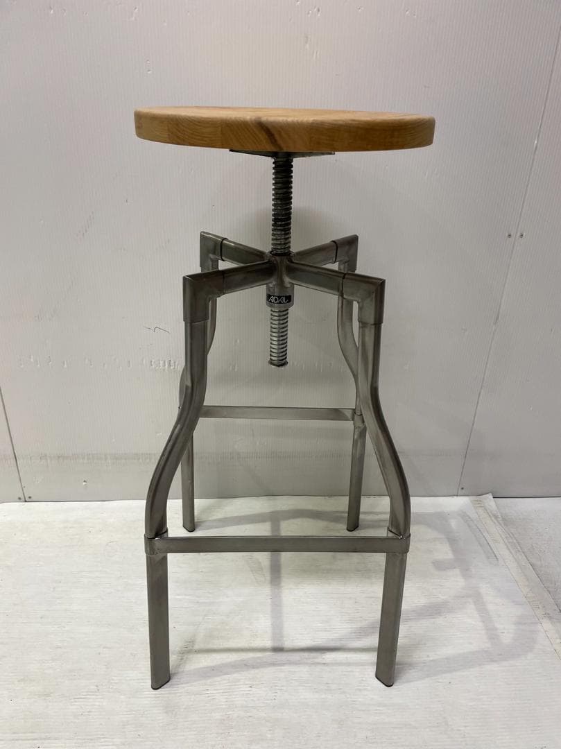 1.【高さ調節可能】カウンタースツール