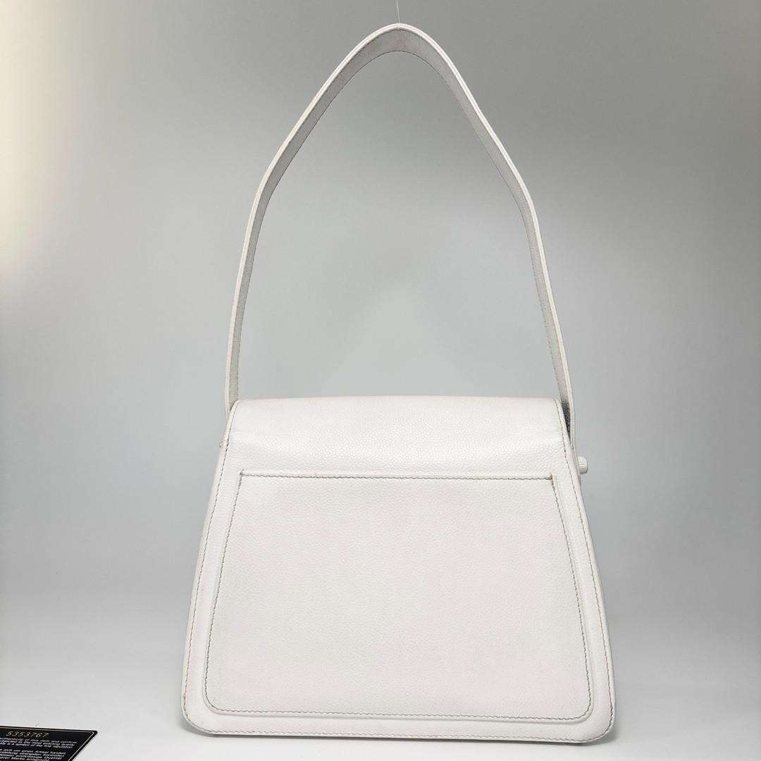 超極美品 シャネル キャビアスキン ショルダーバッグ ターンロック ホワイト