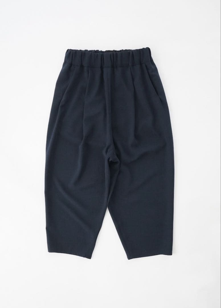 NO CONTROL AIR スパンポリエステルドレープカルゼ テーパードパンツ
