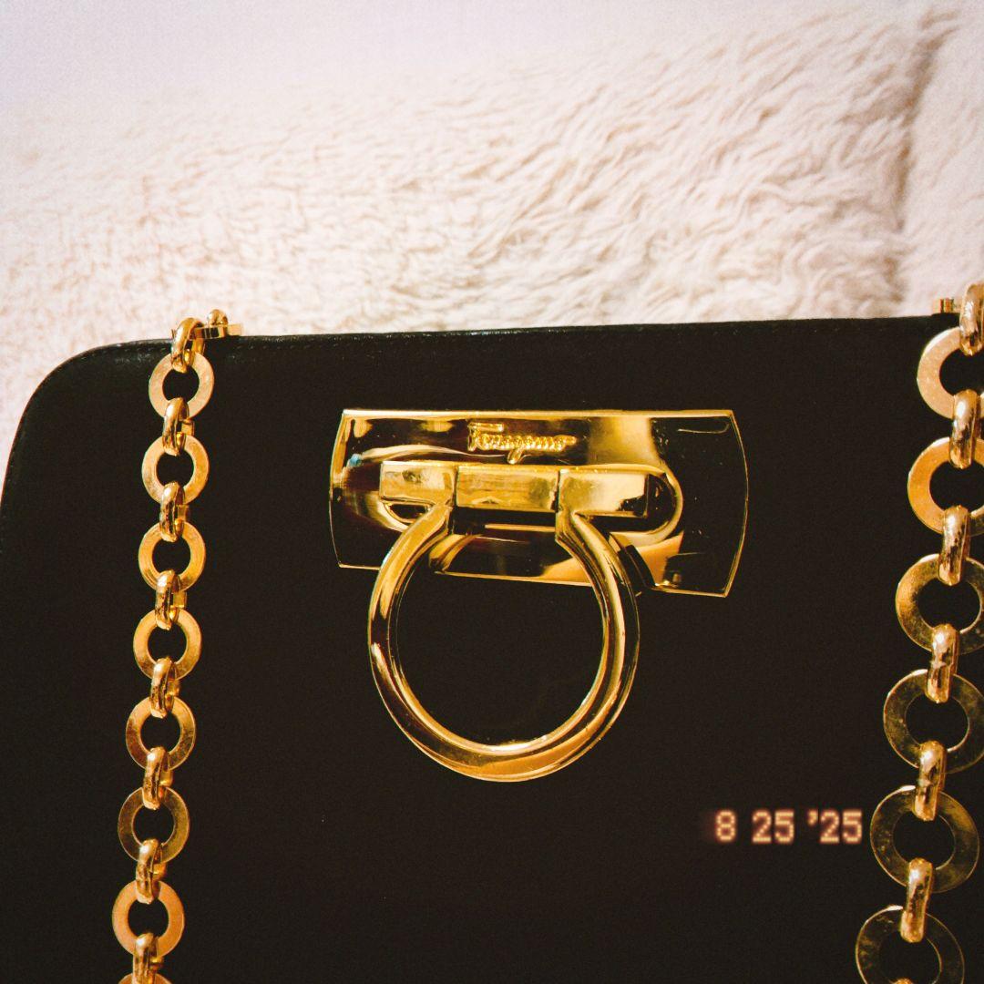 【美品】Salvatore Ferragamo スウェード　ショルダーバッグ