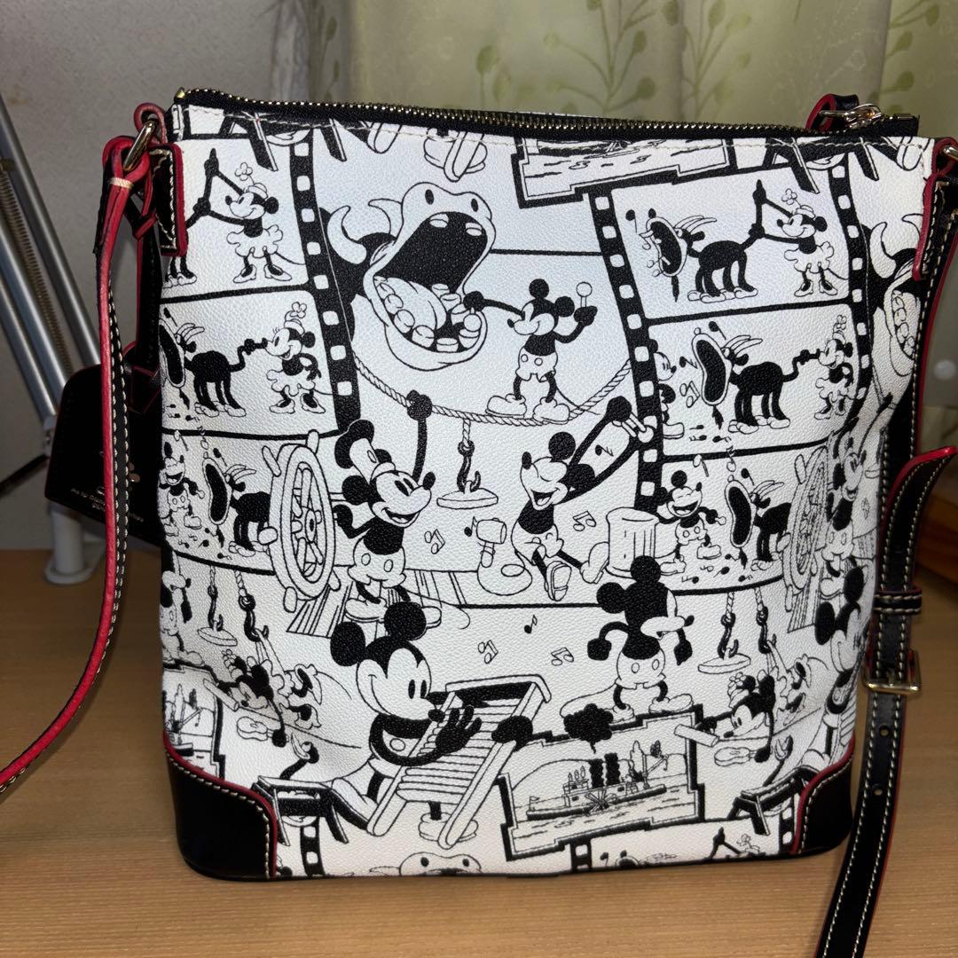 新品　海外ディズニー　蒸気船ウィリーショルダーバッグ