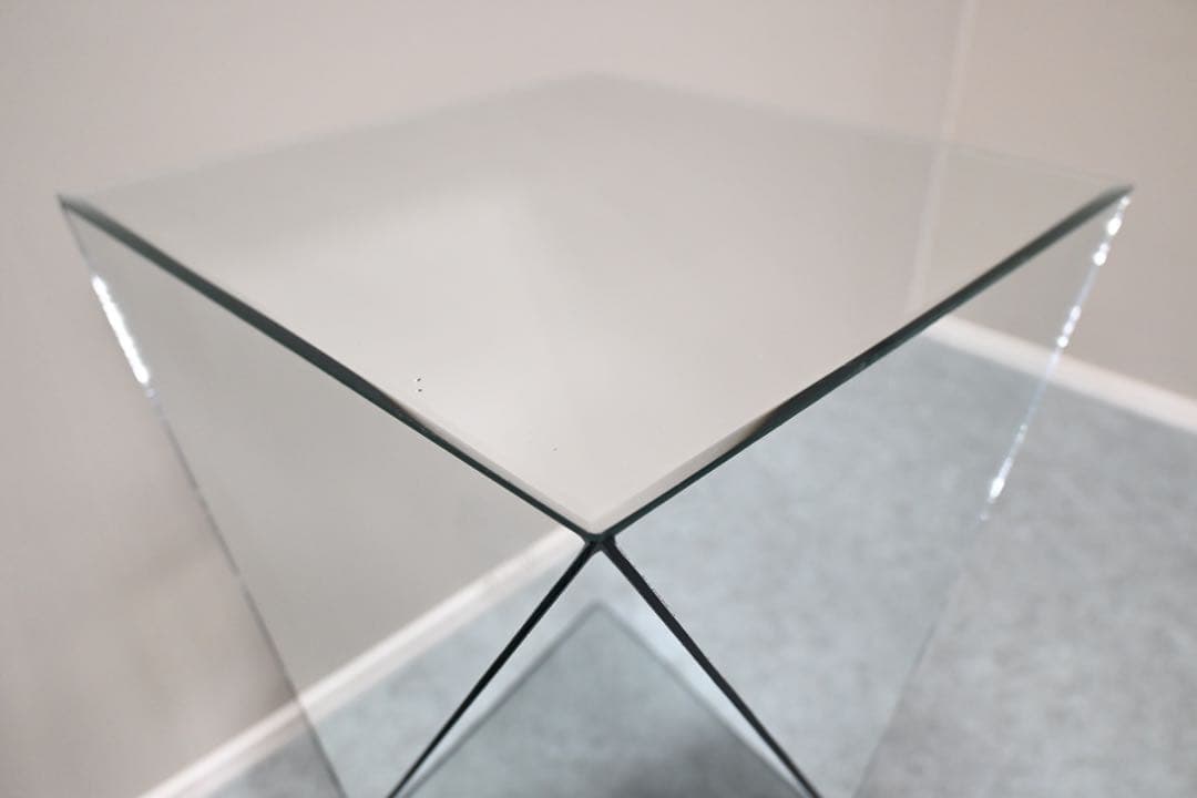 極美品】KARE カレ ラグジュアリートライアングル32×32 サイドテーブル