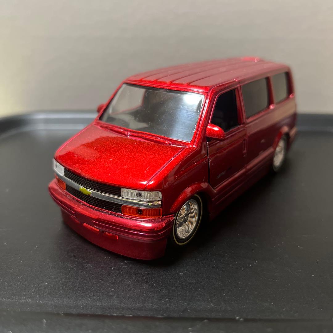 シボレーアストロ　プルバックカー　赤