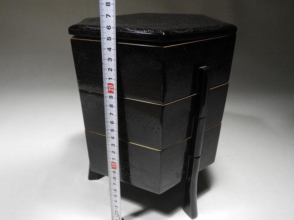 ●旧家名品 三つ重ね 亀甲形 菓子重箱 華やかな菊尽くし 美品 明治 大正 箱付