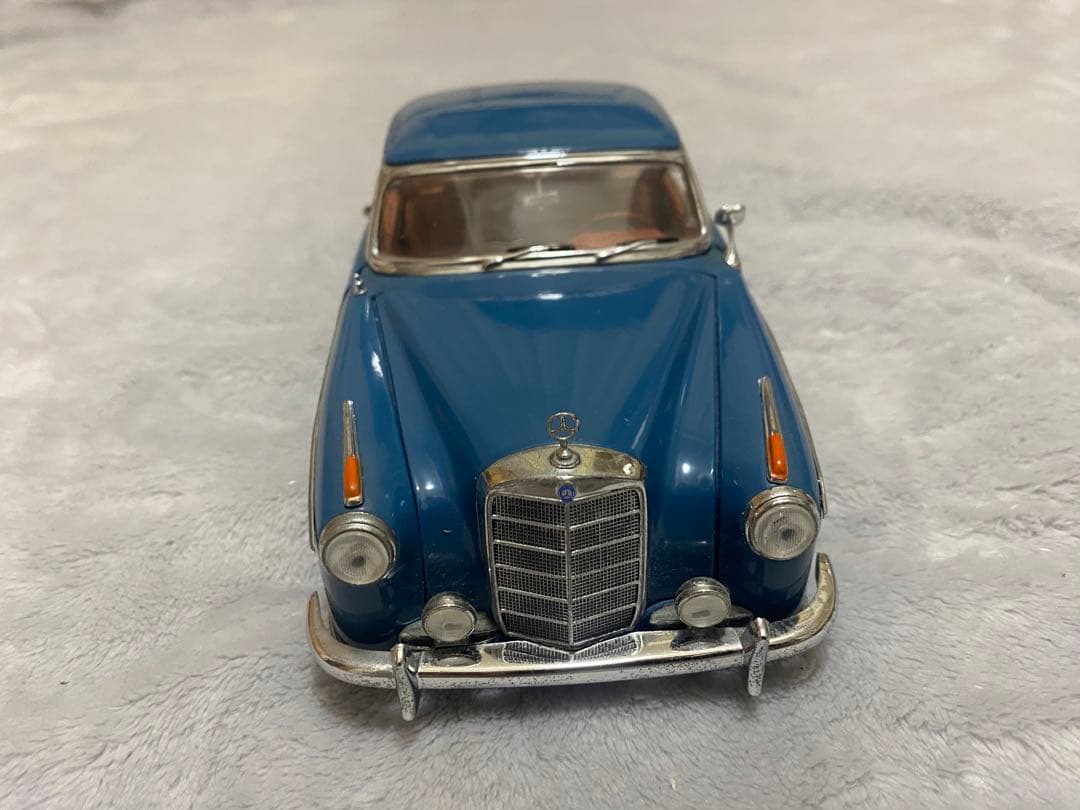 ミニカー Sun Star Mercedes-Benz 220SE 1/18