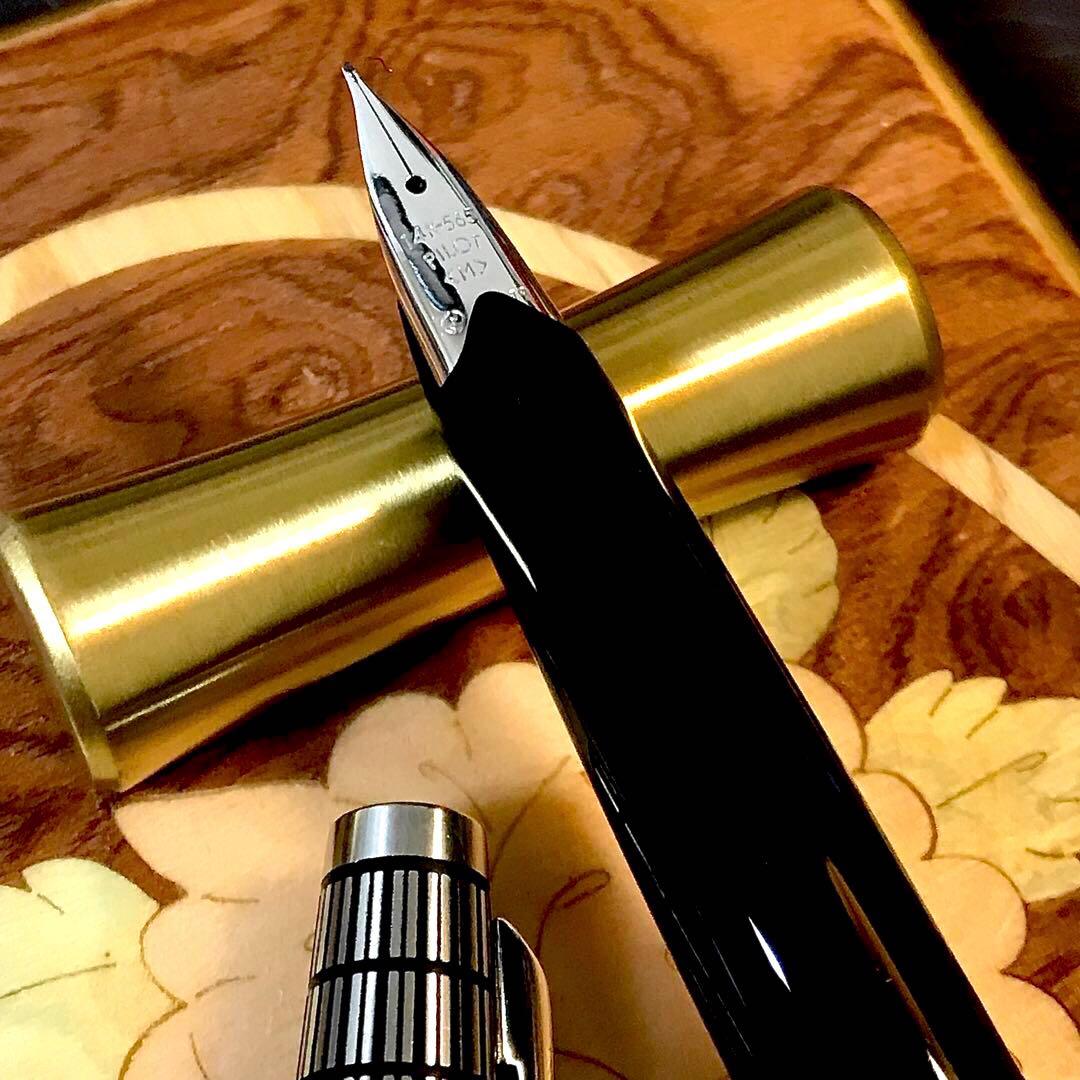 ☆超お勧め☆美しいパイロットエリート万年筆格子柄（M)☆希少品