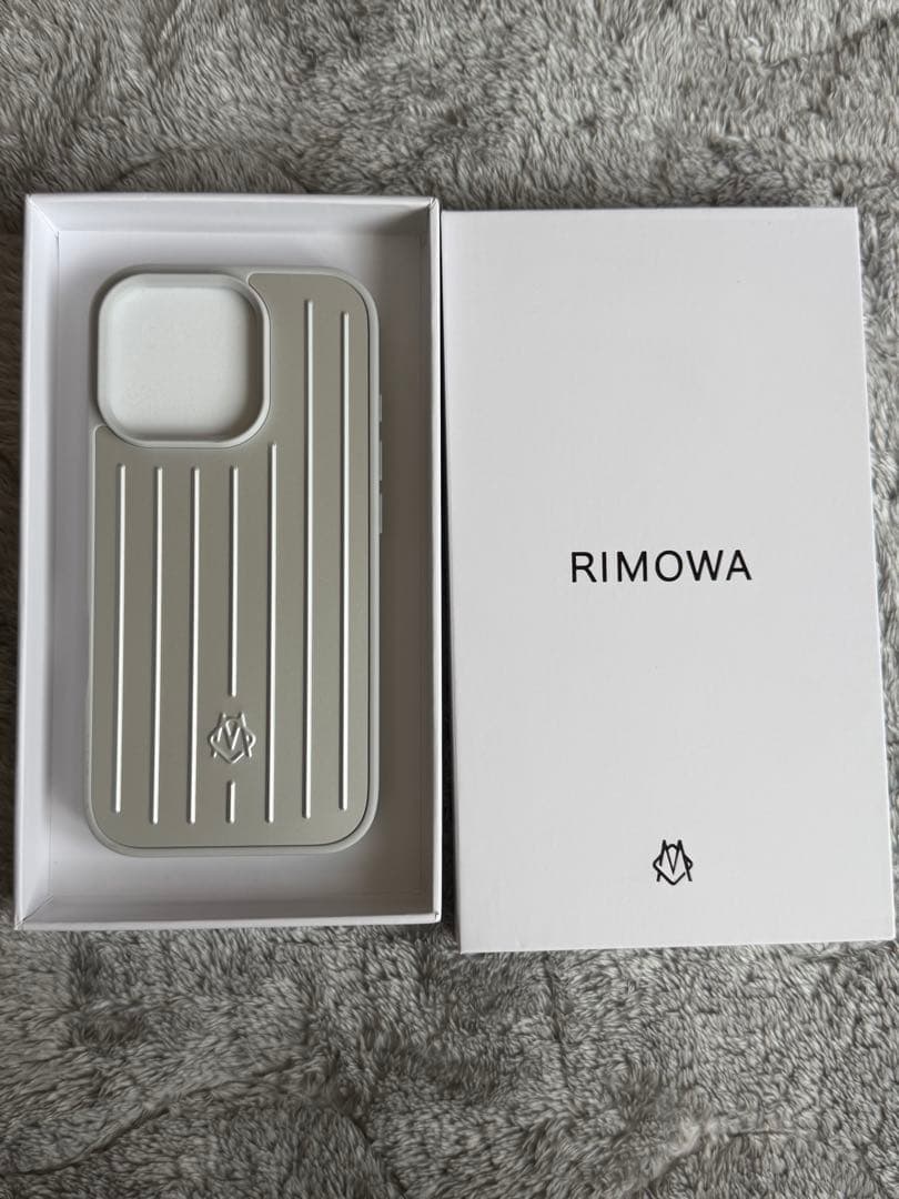RIMOWA iPhone 16 Pro ケース シルバー箱付 - メルカリ