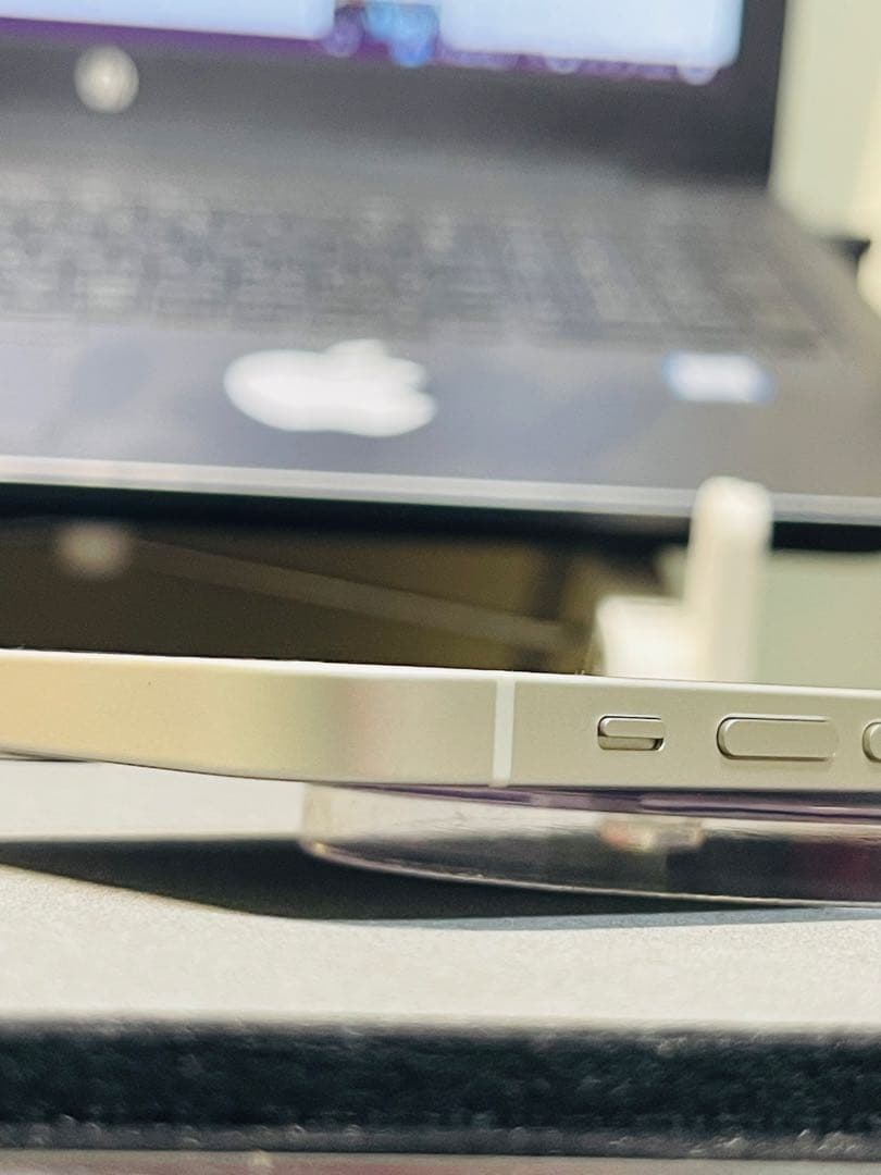 [美品] Apple iPhone 12 ホワイト 本体