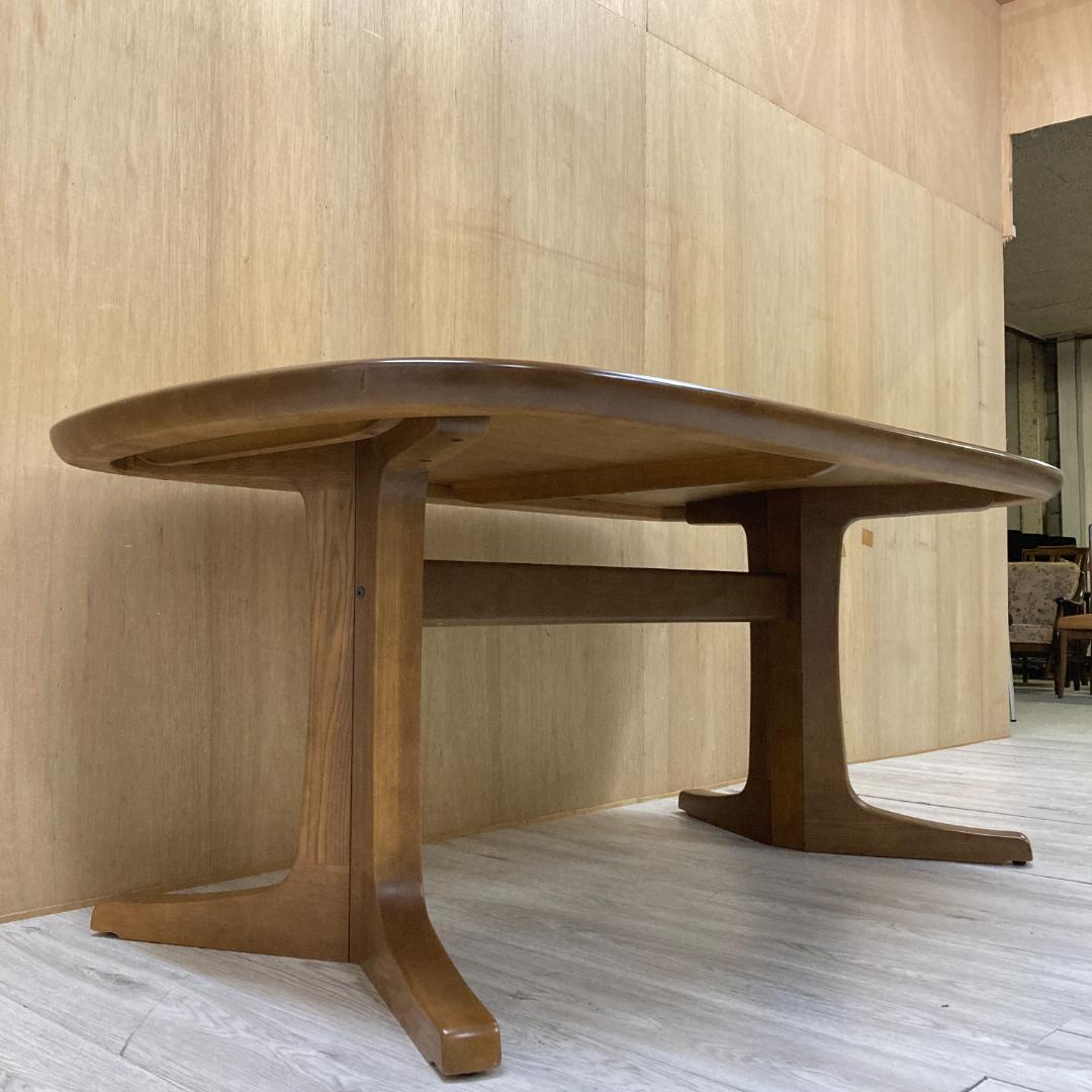 【カリモク】ダイニングテーブル　　食卓　天然木