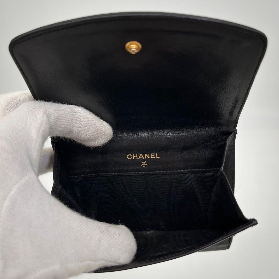CHANEL 二つ折り財布 デカココマーク ロゴ入り ラムレザー ブラック