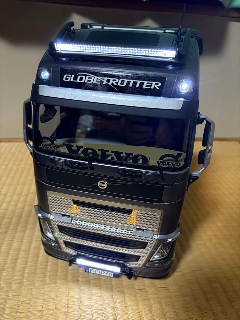 タミヤ　1/14 トレーラーラジコン　VOLVO FH16 グローブトロッター